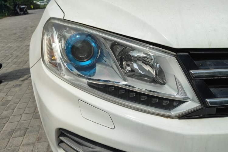 Used Zotye T600 2015 1.5T Manual Luxury Model Right Front Headlight