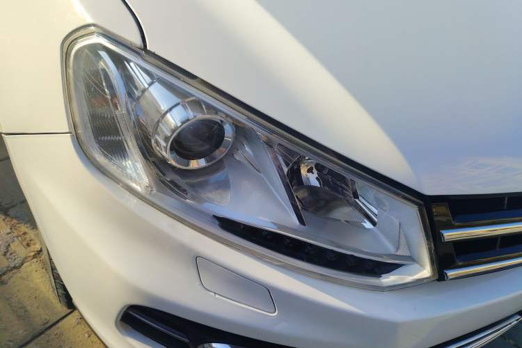Used Zotye T600 2015 1.5T Manual Luxury Model Right Front Headlight