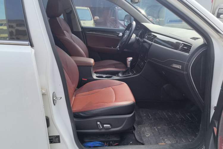 Used Zotye T600 2015 2.0T DCT Prestige Edition Right Front Seat