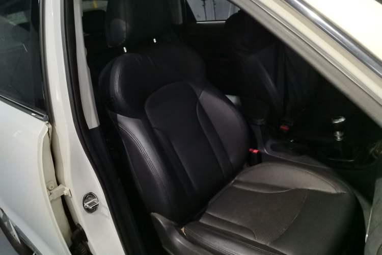 Used Zotye T600 2015 1.5T Manual Flagship Model Right Front Seat