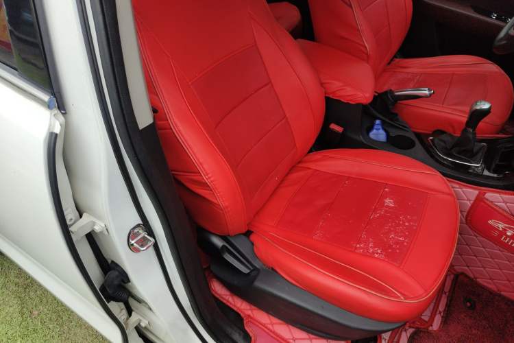 Used Zotye T600 2015 Family Edition 2.0T Manual Elite Version Right Front Seat