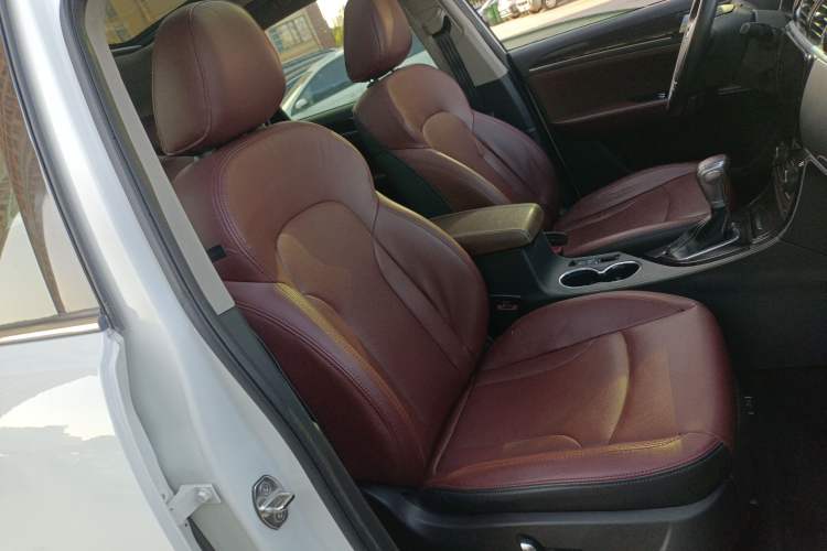 Used Zotye T600 2015 2.0T DCT Prestige Edition Right Front Seat