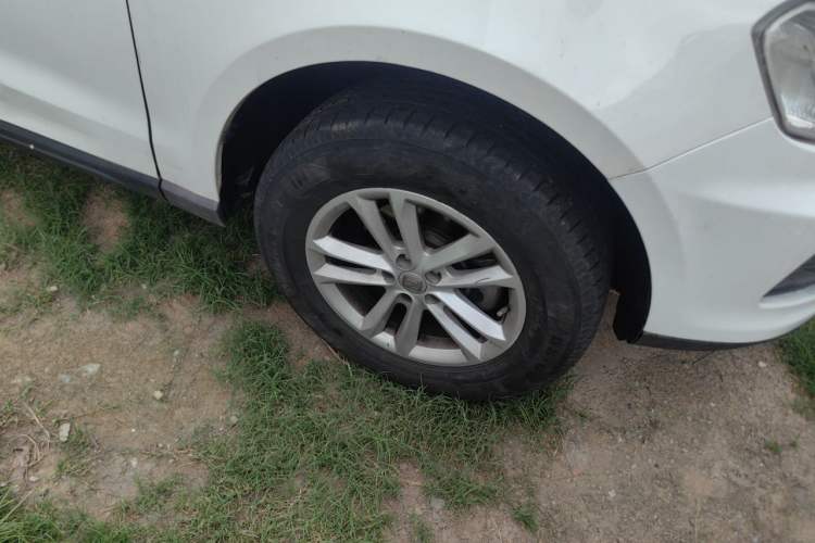Used Zotye T600 2015 1.5T Manual Elite Model Right Front Wheel Hub