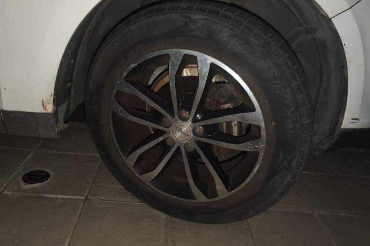 Used Zotye T600 2015 2.0T DCT Prestige Edition Right Front Wheel Hub