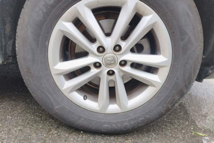 Used Zotye T600 2015 Family Edition 2.0T Manual Luxury Version Right Front Wheel Hub