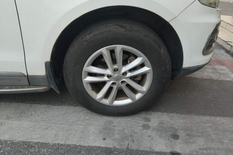 Used Zotye T600 2015 1.5T Manual Luxury Model Right Front Wheel Hub