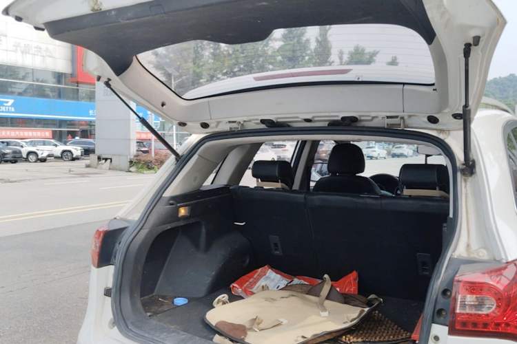 Used Zotye T600 2015 1.5T Manual Elite Model Trunk