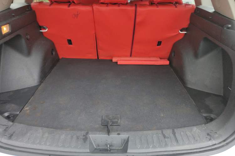 Used Zotye T600 2015 Family Edition 2.0T Manual Elite Version Trunk