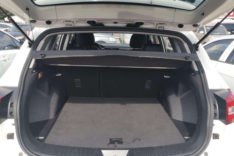 Used Zotye T600 2015 1.5T Manual Elite Model Trunk