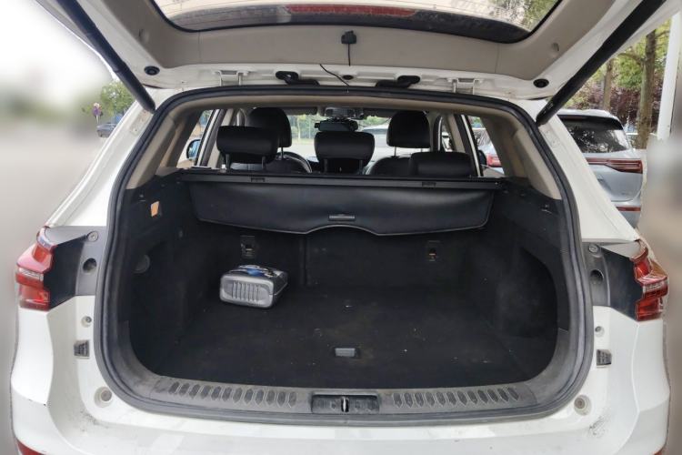 Used Zotye T600 2015 Family Edition 2.0T Manual Elite Version Trunk