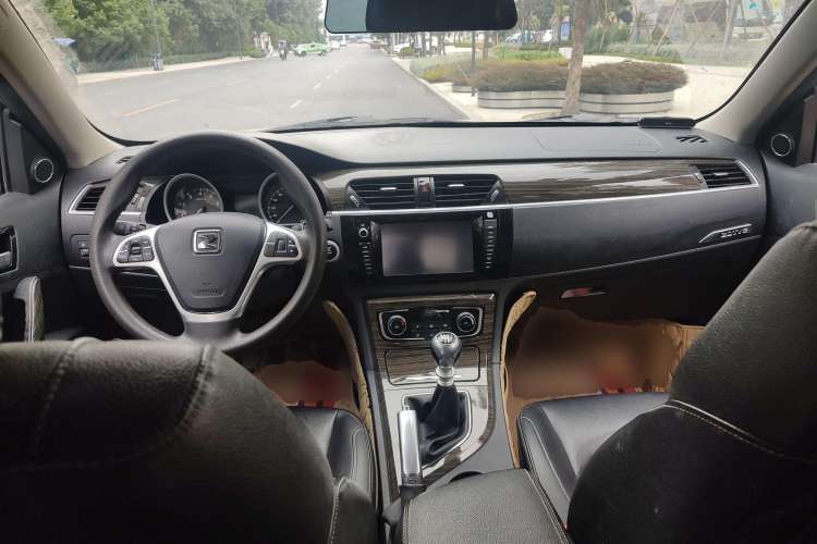 Used Zotye T600 2015 1.5T Manual Luxury Model Center Console