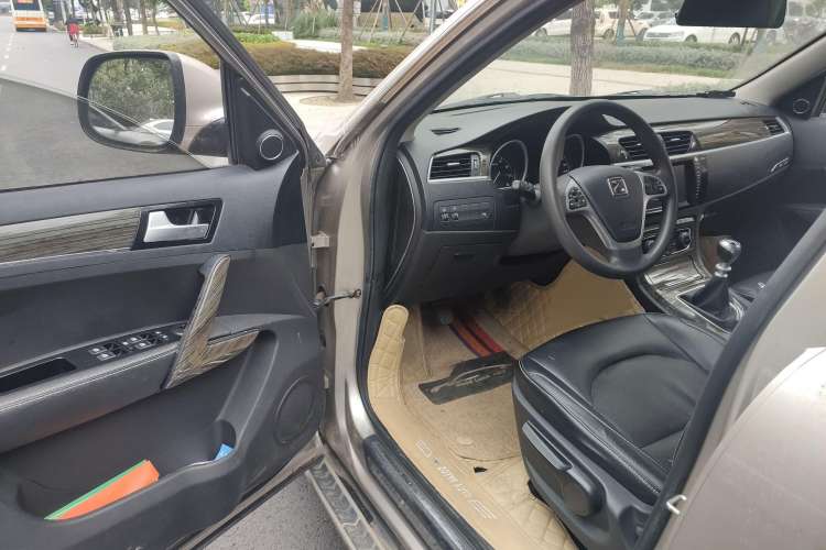 Used Zotye T600 2015 1.5T Manual Luxury Model Driver Seat