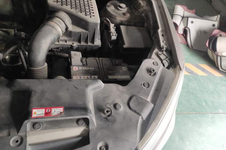 Used Zotye T600 2015 2.0T DCT Prestige Edition Engine Bay Left