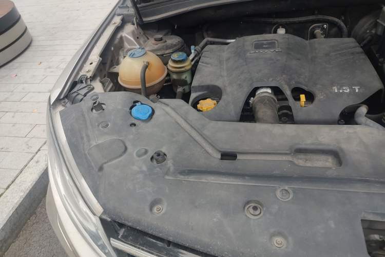 Used Zotye T600 2015 1.5T Manual Luxury Model Engine Bay Right
