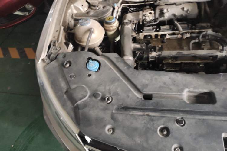 Used Zotye T600 2015 2.0T DCT Prestige Edition Engine Bay Right