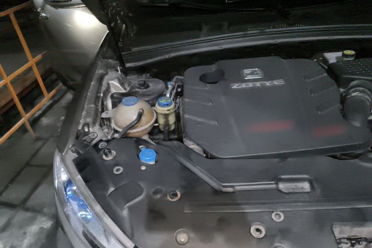 Used Zotye T600 2015 2.0T DCT Flagship Edition Engine Bay Right
