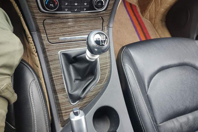 Used Zotye T600 2015 1.5T Manual Luxury Model Gear Lever
