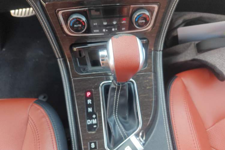 Used Zotye T600 2015 2.0T DCT Prestige Edition Gear Lever
