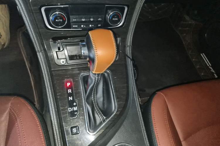 Used Zotye T600 2015 2.0T DCT Flagship Edition Gear Lever