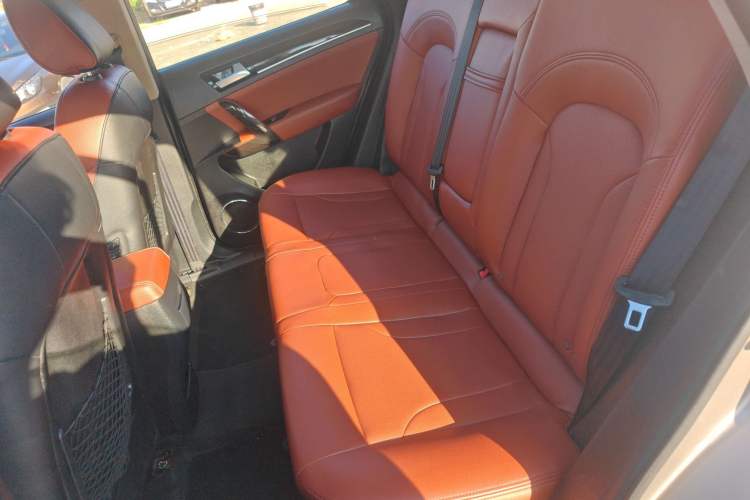 Used Zotye T600 2015 2.0T DCT Prestige Edition Left Rear Seat