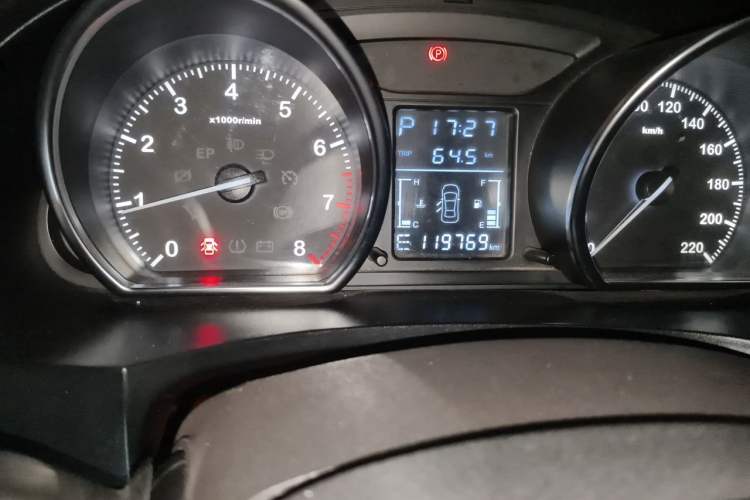 Used Zotye T600 2015 2.0T DCT Flagship Edition Odometer Close Up