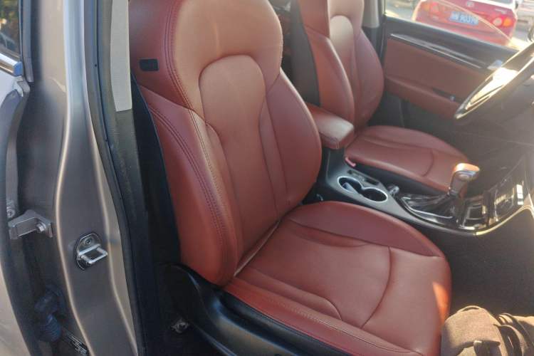 Used Zotye T600 2015 2.0T DCT Prestige Edition Right Front Seat