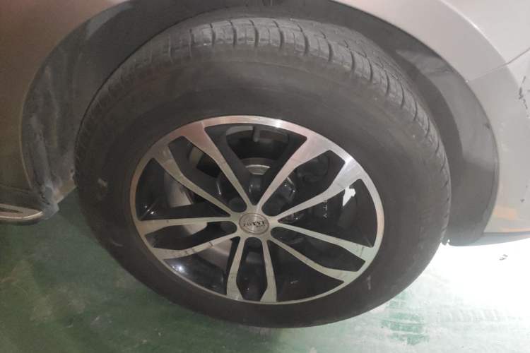 Used Zotye T600 2015 2.0T DCT Prestige Edition Right Front Wheel Hub