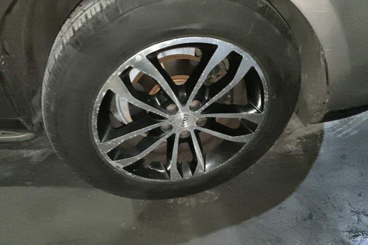 Used Zotye T600 2015 2.0T DCT Flagship Edition Right Front Wheel Hub