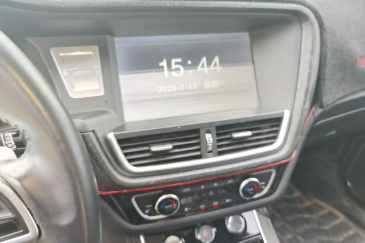 Used Zotye T600 2016 Sport Edition 2.0T DCT Prestige Model Audio And AC Panel