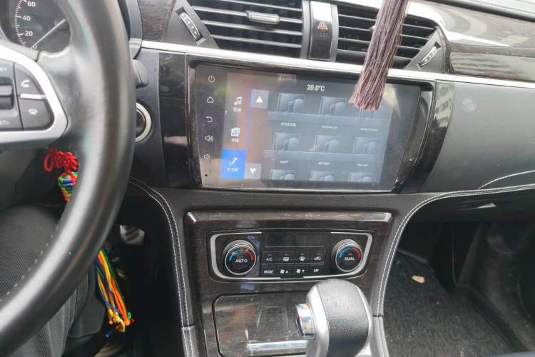 Used Zotye T600 2016 2.0T DCT Prestige Edition Audio And AC Panel