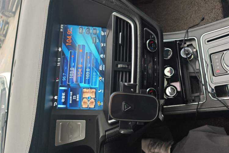 Used Zotye T600 2016 Sport Edition 2.0T DCT Luxury Model Audio And AC Panel