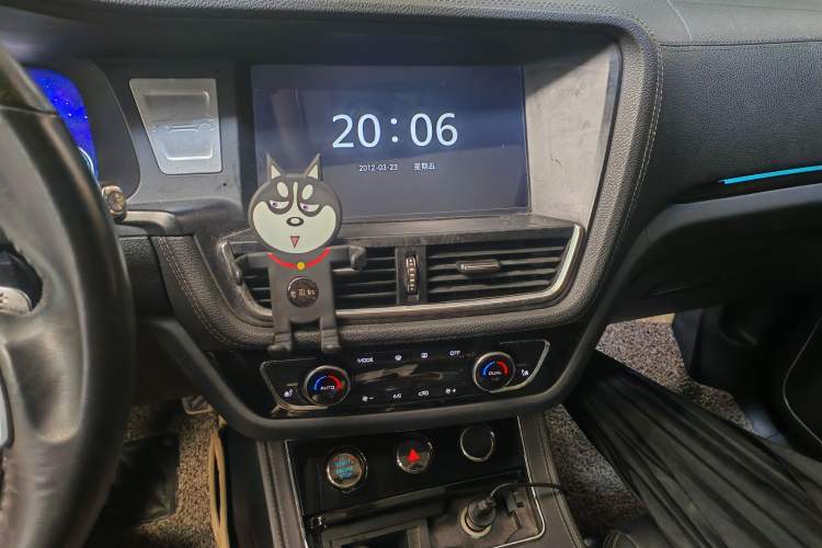 Used Zotye T600 2016 2.0T DCT Prestige Edition Audio And AC Panel