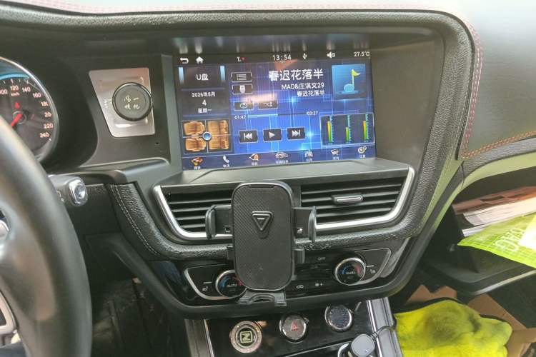 Used Zotye T600 2016 Sport Edition 2.0T DCT Luxury Model Audio And AC Panel