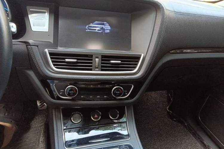 Used Zotye T600 2016 Sport Edition 2.0T DCT Luxury Model Audio And AC Panel