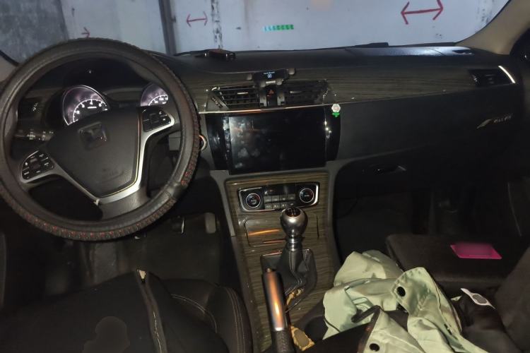 Used Zotye T600 2016 1.5T Manual Luxury Edition Center Console