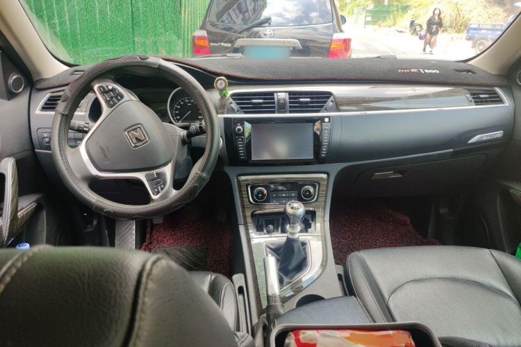 Used Zotye T600 2016 1.5T Manual Luxury Model Center Console
