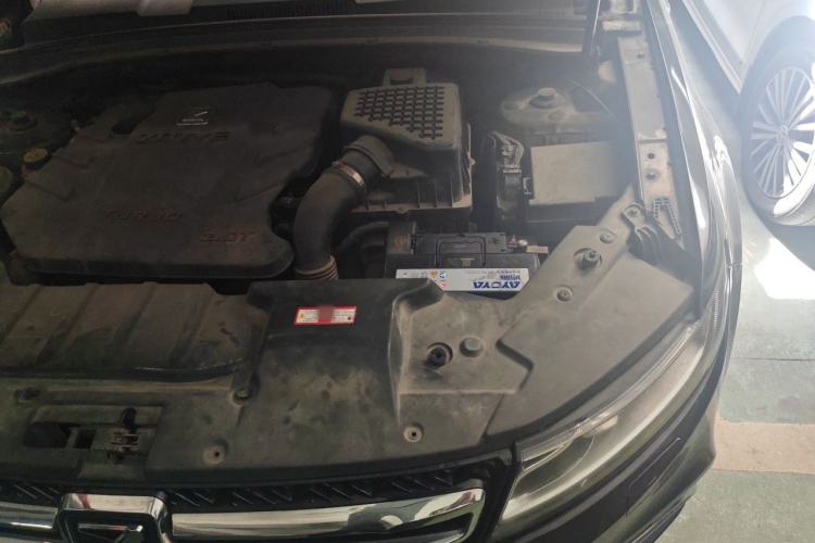 Used Zotye T600 2016 2.0T DCT Prestige Edition Engine Bay Left