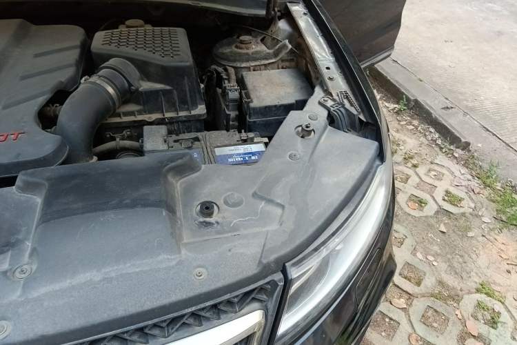 Used Zotye T600 2016 Sport Edition 2.0T DCT Luxury Model Engine Bay Left