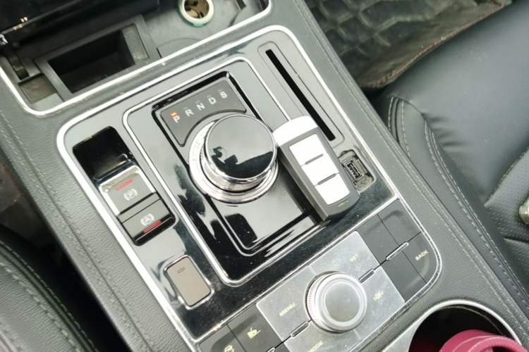 Used Zotye T600 2016 Sport Edition 2.0T DCT Prestige Model Gear Lever