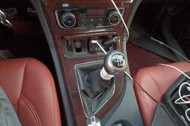 Used Zotye T600 2016 1.5T Manual Elite Edition Gear Lever