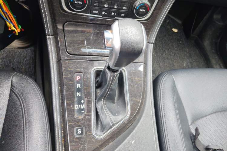 Used Zotye T600 2016 2.0T DCT Prestige Edition Gear Lever