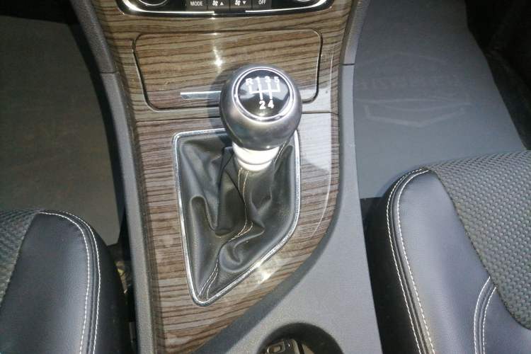 Used Zotye T600 2016 1.5T Manual Elite Edition Gear Lever