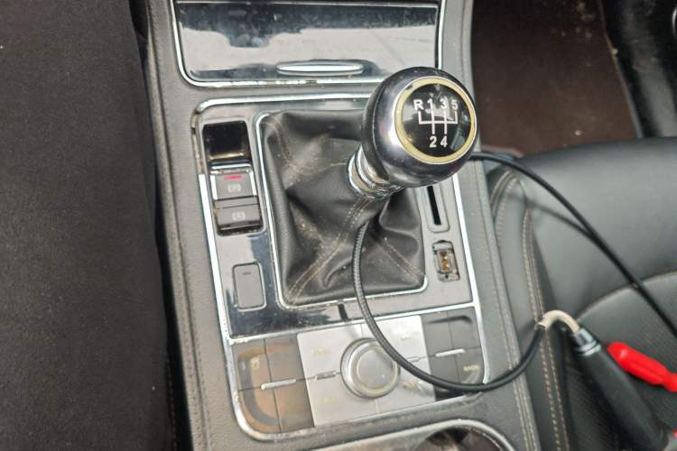 Used Zotye T600 2016 Sport Edition 1.5T Manual Luxury Model Gear Lever