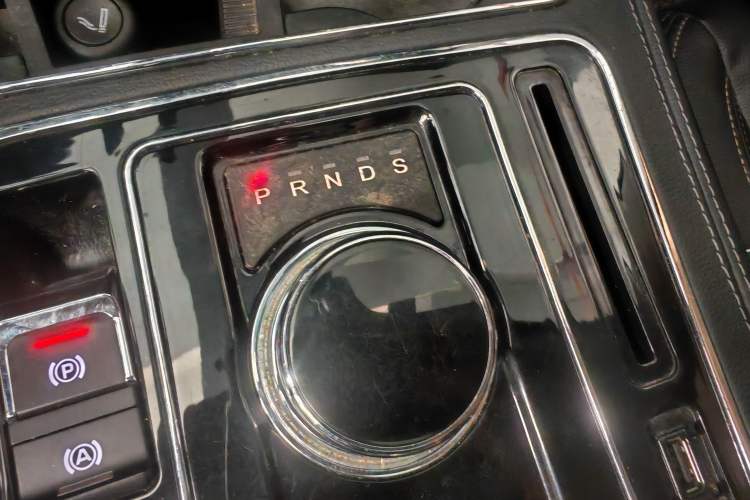 Used Zotye T600 2016 2.0T DCT Prestige Edition Gear Lever