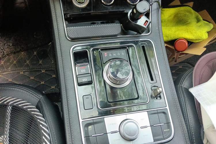 Used Zotye T600 2016 Sport Edition 2.0T DCT Luxury Model Gear Lever