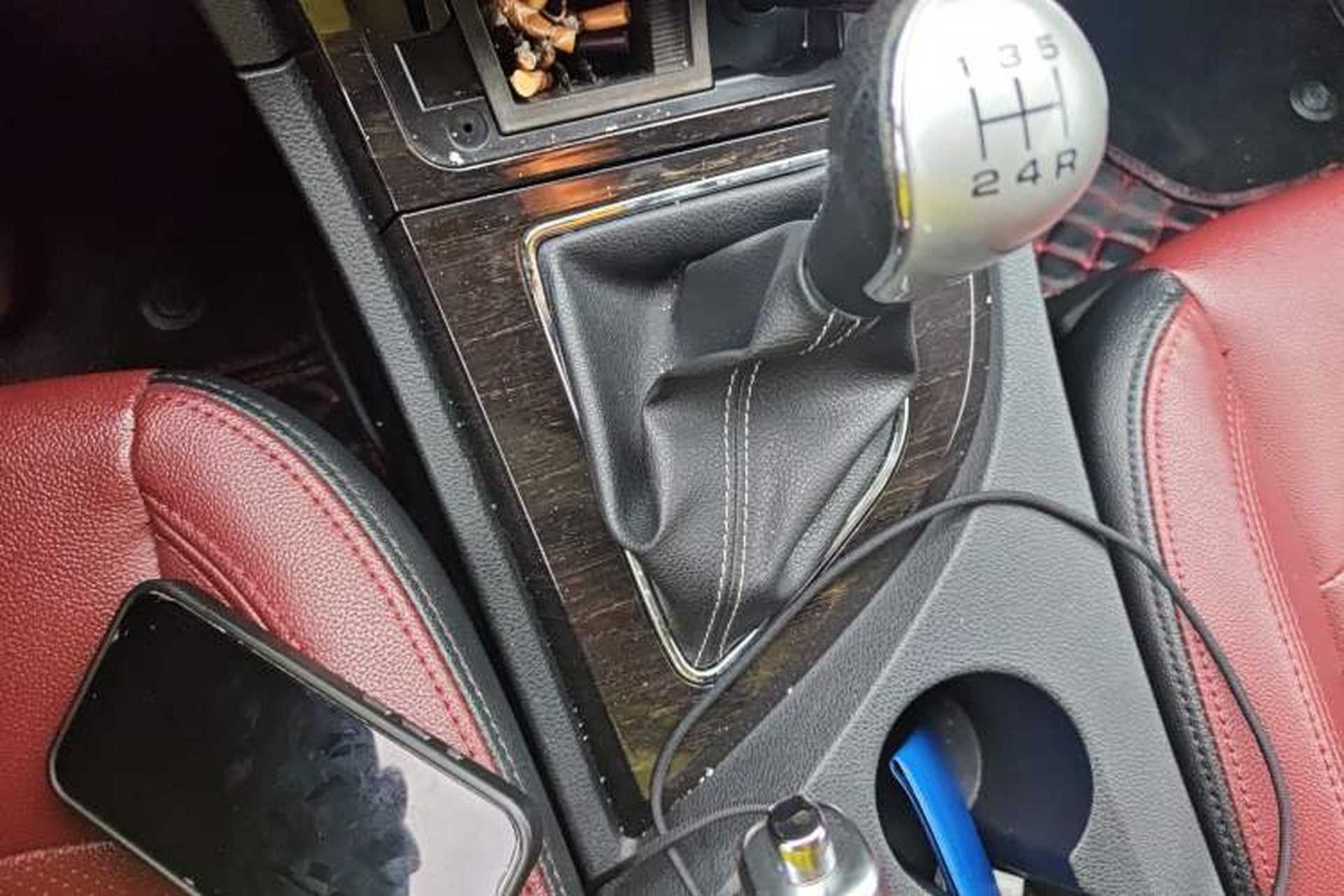 Used Zotye T600 2016 Family Edition 2.0T Manual Luxury Version Gear Lever
