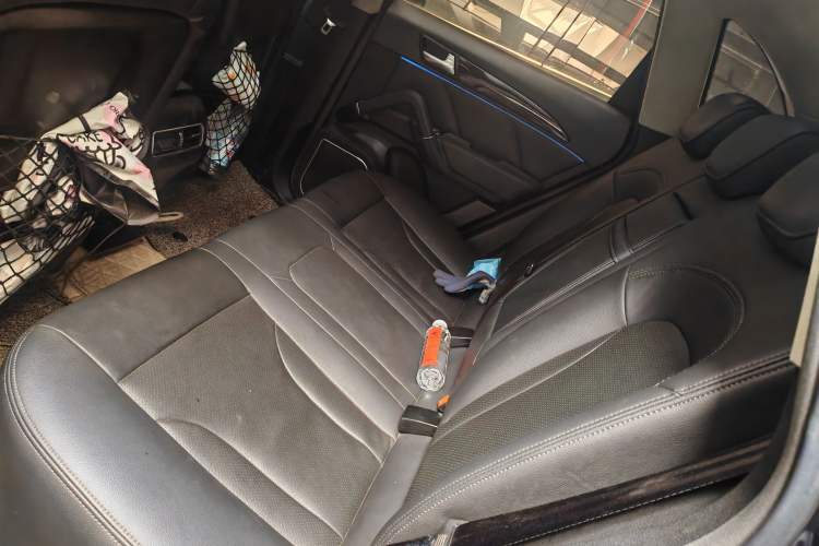 Used Zotye T600 2016 2.0T DCT Prestige Edition Left Rear Seat