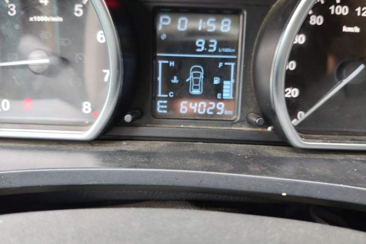 Used Zotye T600 2016 2.0T DCT Prestige Edition Odometer Close Up