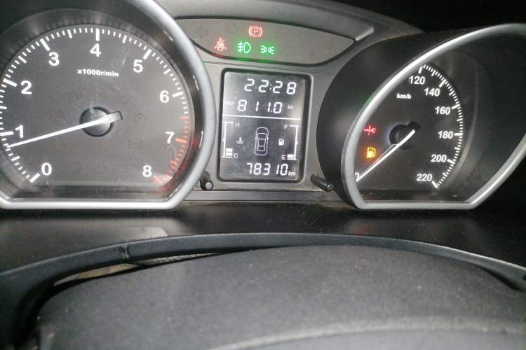 Used Zotye T600 2016 1.5T Manual Elite Edition Odometer Close Up