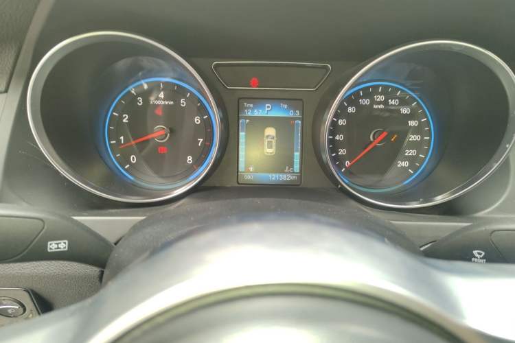 Used Zotye T600 2016 Sport Edition 2.0T DCT Luxury Model Odometer Close Up